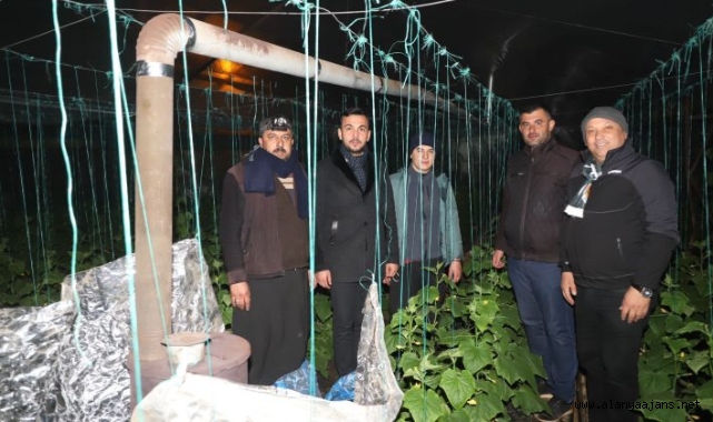 Başkan Toklu soğukta nöbet tutan üreticiyi yalnız bırakmadı