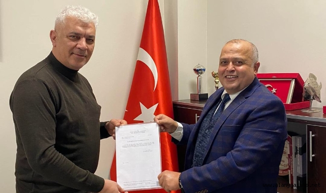 Başkan Yenialp mazbatasını aldı