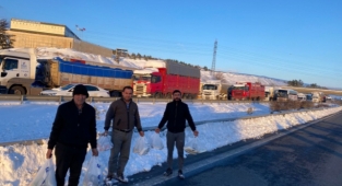 Çalış, karda kalan üyelerinin imdadına yetişti