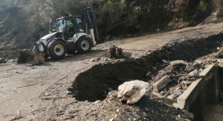 Karda mahsur kalan Akseki'nin imdadına Başkan Yücel yetişti