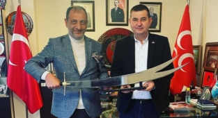 MHP İlçe Başkanı Türkdoğan kılıçları çekti