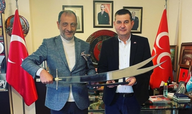 MHP İlçe Başkanı Türkdoğan kılıçları çekti