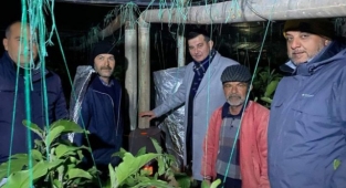 Türkdoğan’dan nöbet tutan çiftçiye destek