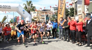 Alanya, Ata'sına koştu