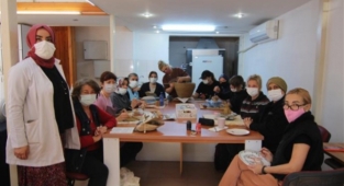 Alanya Belediyesi'nin çini kursu büyük ilgi görüyor