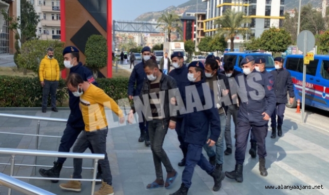 Alanya’da 500 bin TL değerinde bakır kablo çalan hırsızlar yakalandı