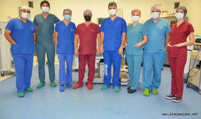 Alanya'da cinsel organındaki eğriliği bacağından alınan damarla düzelttiler