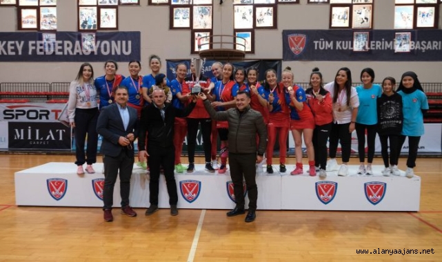 Alanya'da düzenlenen turnuvada şampiyon Gaziantep Polisgücü