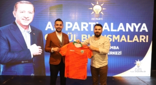 Alanya'da Gönül Buluşmaları'nın ilk konuğu Uzun oldu