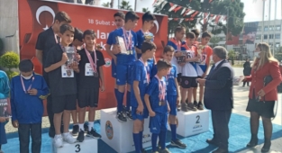 Alanya'da koşuda dereceye girenlere CHP'den Nutuk Kitabı