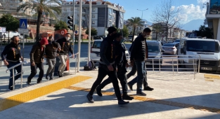 Alanya'da oto fareleri tutuklandı