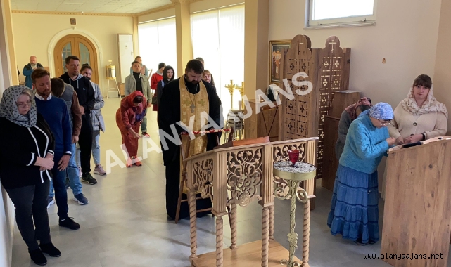 Alanya'da yaşayan Ortodokslar, barış için dua etti