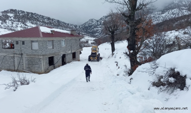 Alanya'da yoğun kar mücadelesi