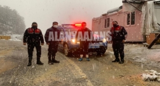 Alanya’dan mahsur kalan Rumen bisikletçiyi jandarma kurtardı