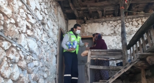 Alanya kırsalındaki yaşlılara sıcak yemek desteği