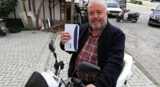 Alanyalı muhtardan evlere servis