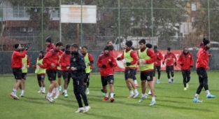 Alanyaspor, Galatasaray maçı hazırlıklarını yağmur altında sürdürdü