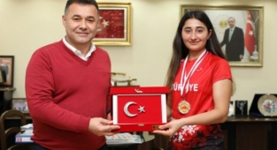 Başarılı sporcudan Başkan Yücel’e ziyaret