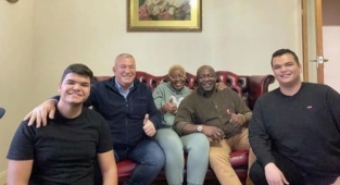 Başkan Şahin’den Manchester hatırası