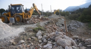 Başkan Yücel’den Acınar yolu talimatı