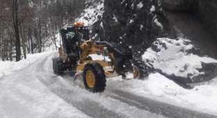 Büyükşehir Alanya kırsalında karlı yolları açıyor