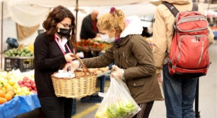Çözüm Masası'ndan vatandaşlara kandil lokumu