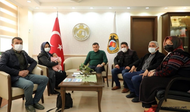 Ela bebek ve ailesinden Başkan Yücel'e ziyaret