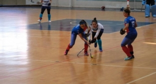 Kadınlar Salon Hokeyi 2. etap müsabakaları Alanya'da başladı