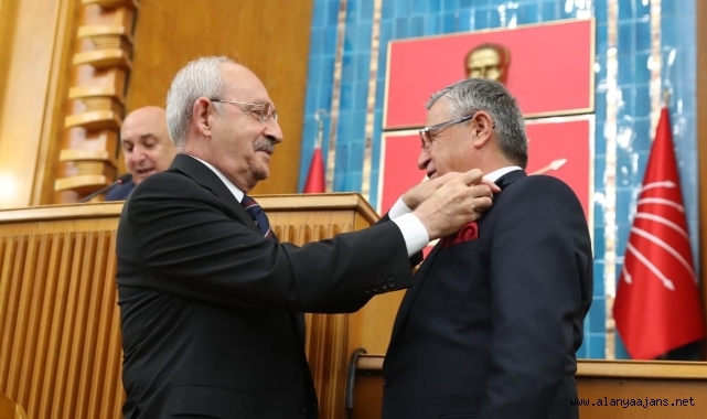 Kılıçdaroğlu rozeti taktı, Kemer Belediye Başkanı Necati Topaloğlu CHP'ye geçti