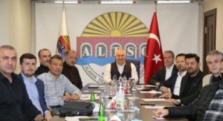 Şahin neşteri vurdu