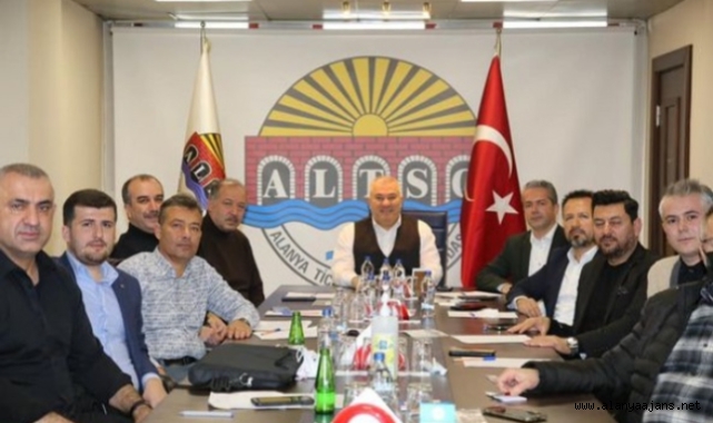 Şahin neşteri vurdu