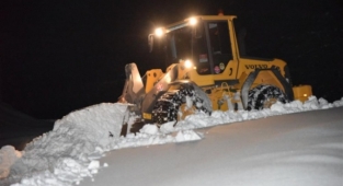 Yücel'den komşu ilçelere yardım eli