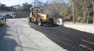 Alanya Belediyesi’nden bozulan yollara sıcak asfalt