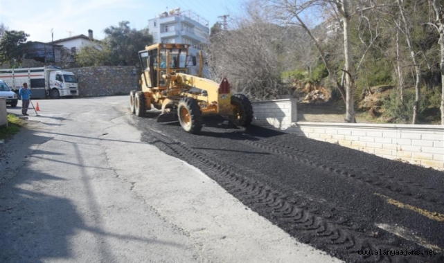 Alanya Belediyesi’nden bozulan yollara sıcak asfalt
