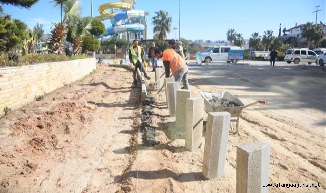 Alanya Belediyesi Türkler'de parke yol yapıyor