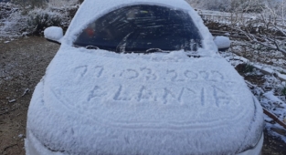 Alanya'da araçlar buz tuttu