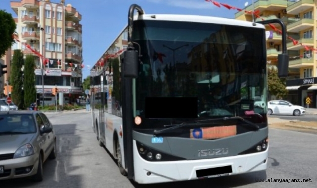 Alanya'da halk otobüsü şoförü yolcuyu bıçakladı