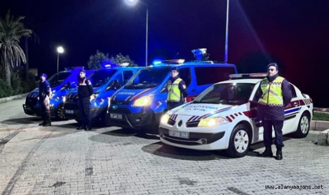 Alanya'da jandarma kurallara uymayanlara göz açtırmıyor