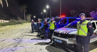 Alanya'da jandarma kurallara uymayanlara göz açtırmıyor
