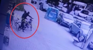 Alanya’da kimliği belirsiz gençler motosiklet çaldı