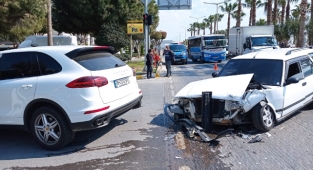 Alanya'da maddi hasarlı kaza!