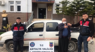 Alanya'da marketin önünde bıraktığı aracı çalındı 