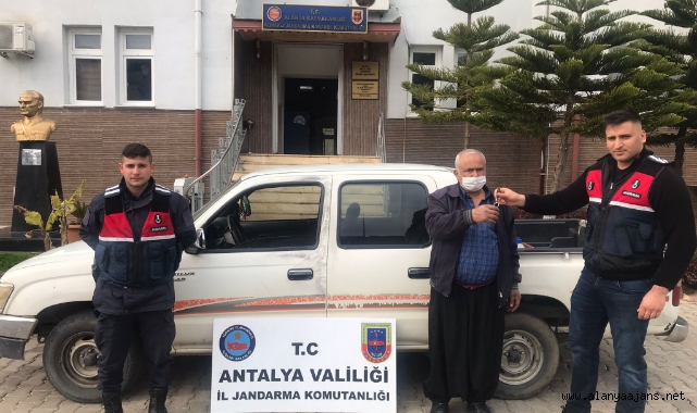 Alanya'da marketin önünde bıraktığı aracı çalındı