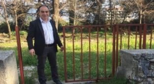 Alanya’da mezarlığın demir kapısını çalanlar yakalandı