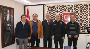 Alanya'da Müdür Patat’tan emekli olan polislere teşekkür plaketi