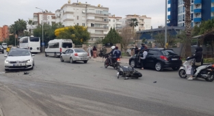 Alanya’da otomobil ile motosiklet çarpıştı: 2 yaralı