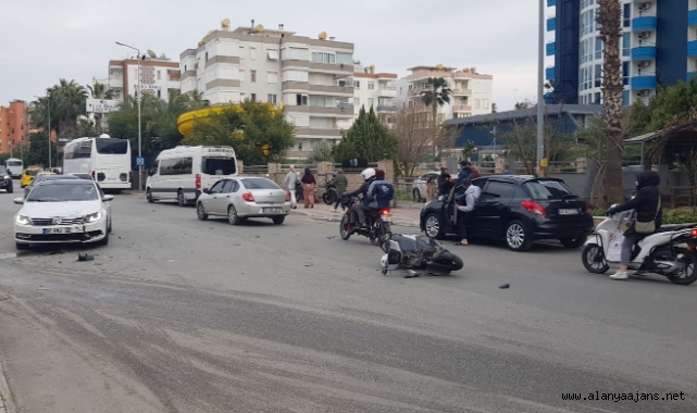 Alanya’da otomobil ile motosiklet çarpıştı: 2 yaralı