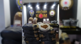 Alanya'da polisten kaçak tütün baskını