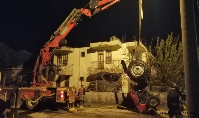 Alanya'da traktör 12 metre derinliğinde kuyuya düştü