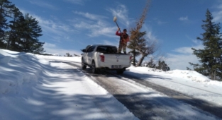 Alanya Taşatan Yolu’nda tuzlama çalışması yapıldı